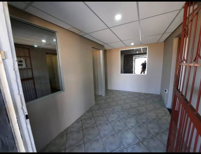 INDUSTRIAL PROPERTY TO RENT IN AUREUS